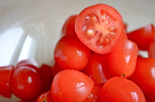 Tomato & Chickpea Salad by Rachel Schultz