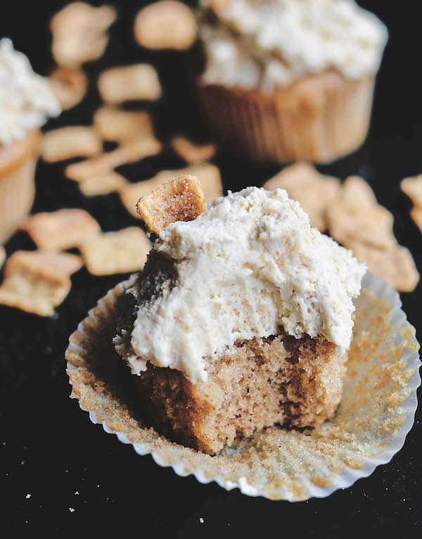 CINNAMON TOAST CRUNCH CUPCAKES