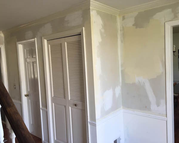 STRIPPING WALLPAPER WITH A CLOTHES STEAMER